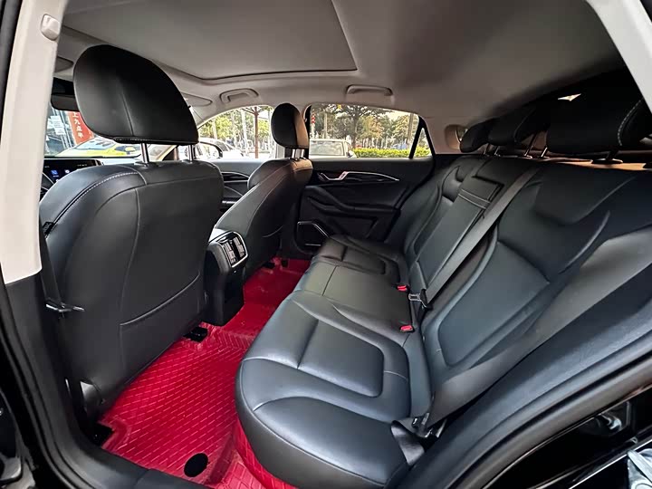 Фото 9 - Bestune B70