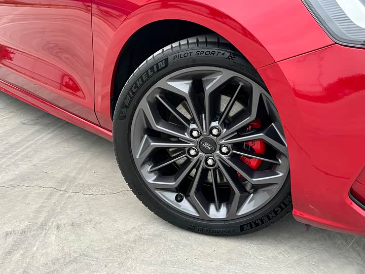 Фото 3 - Ford Focus