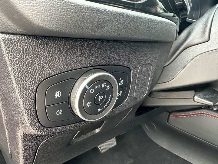 Фото 7 - Ford Focus