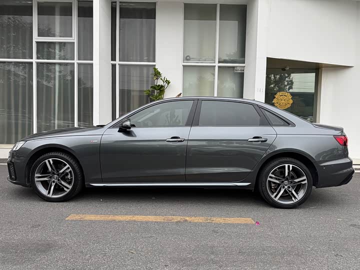 Фото 4 - Audi A4L