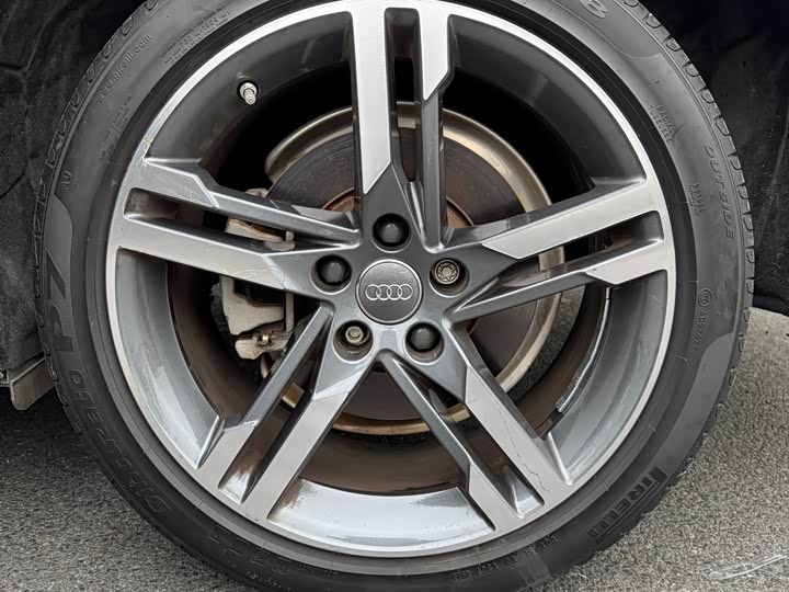 Фото 9 - Audi A4L