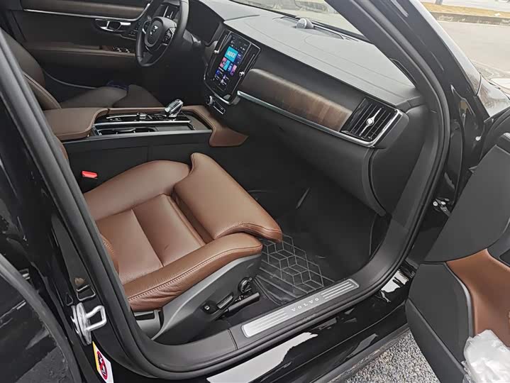 Фото 8 - Volvo S90