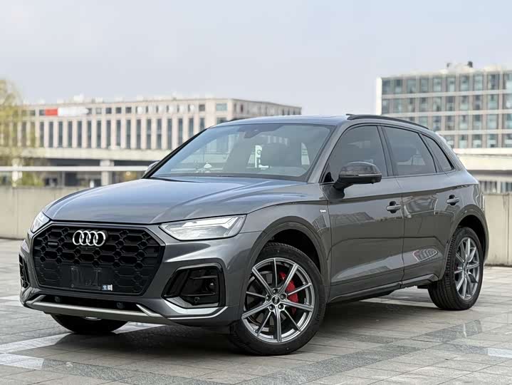 Фото 1 - Audi Q5L