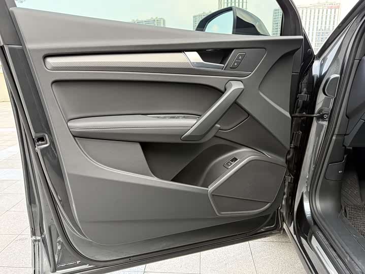 Фото 8 - Audi Q5L