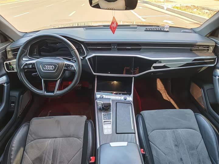 Фото 6 - Audi A6L