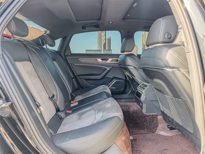 Фото 9 - Audi A6L