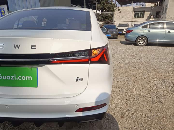 Фото 8 - Roewe i5