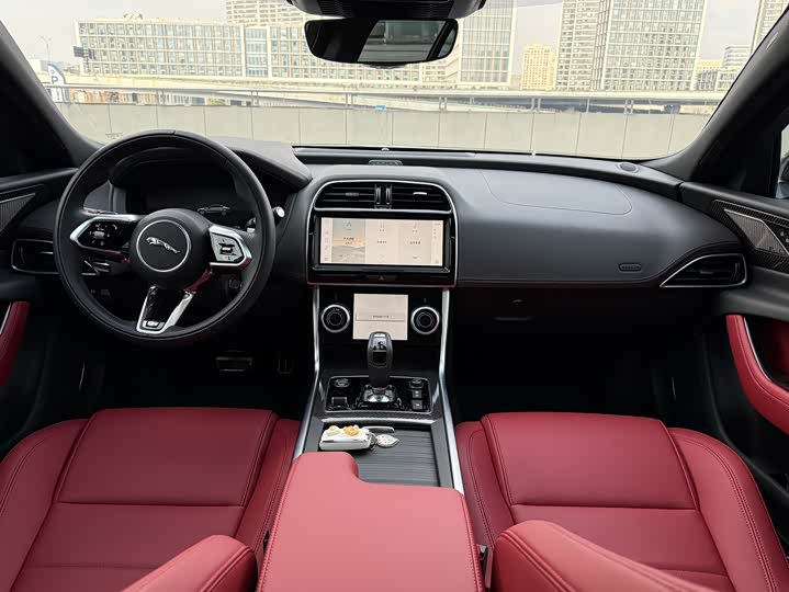 Фото 8 - Jaguar XE L