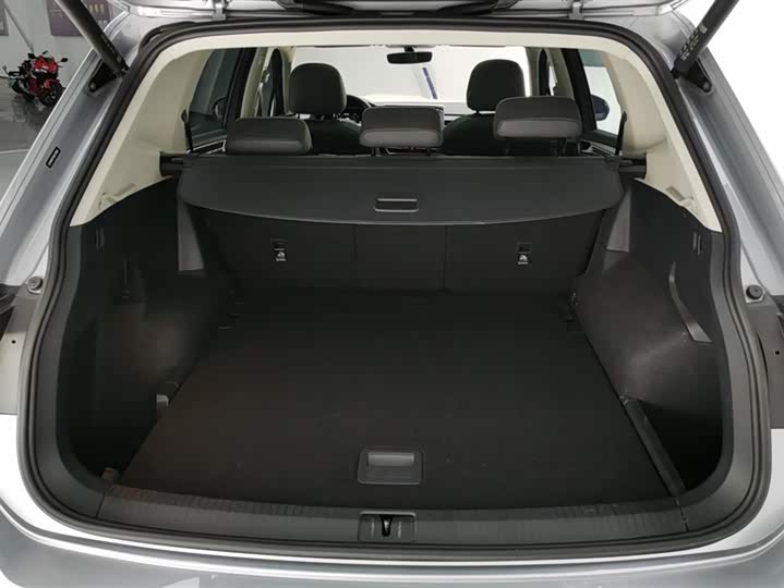 Фото 4 - Volkswagen Tiguan L Pro