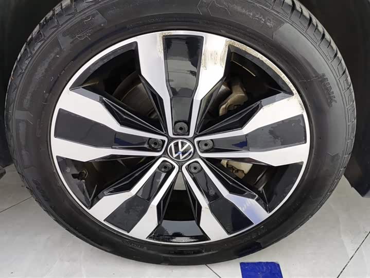 Фото 6 - Volkswagen Tiguan L Pro