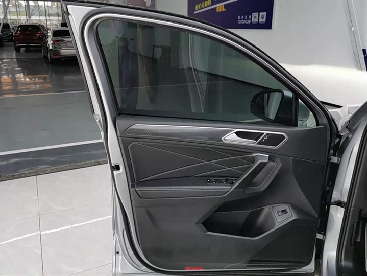 Фото 7 - Volkswagen Tiguan L Pro