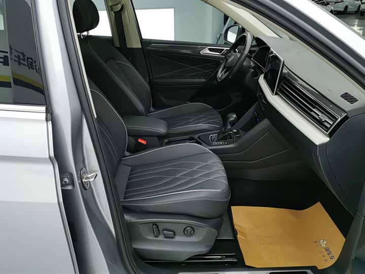 Фото 8 - Volkswagen Tiguan L Pro