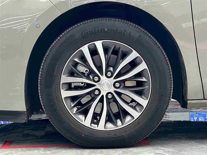 Фото 4 - Buick GL8 ES