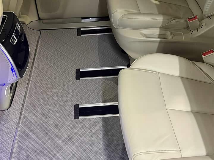 Фото 8 - Buick GL8 ES