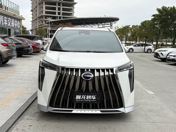 Фото 2 - GAC Trumpchi M8