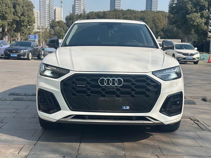 Фото 2 - Audi Q5L