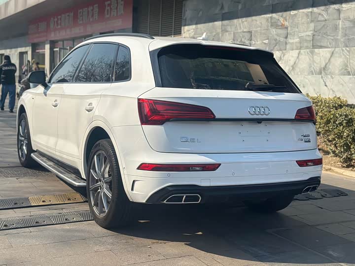 Фото 4 - Audi Q5L