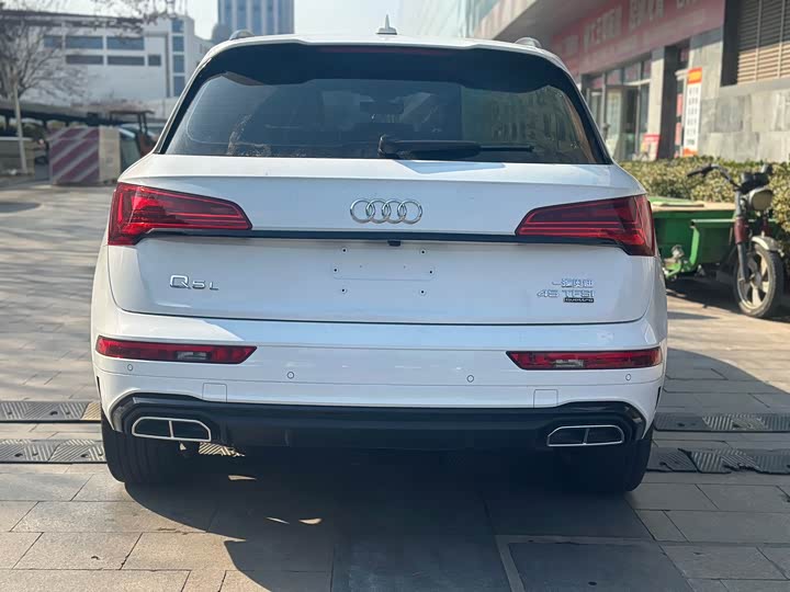 Фото 5 - Audi Q5L