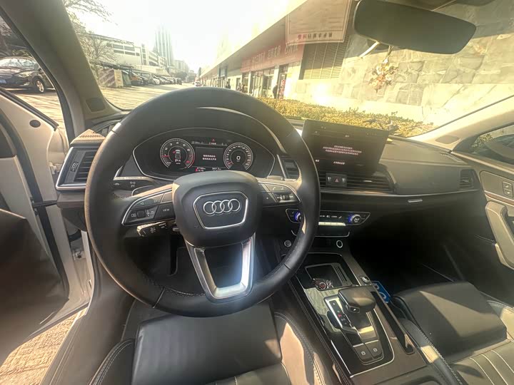 Фото 8 - Audi Q5L