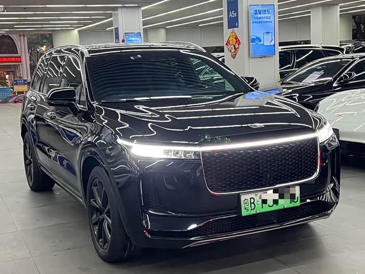 Фото 2 - LiXiang One