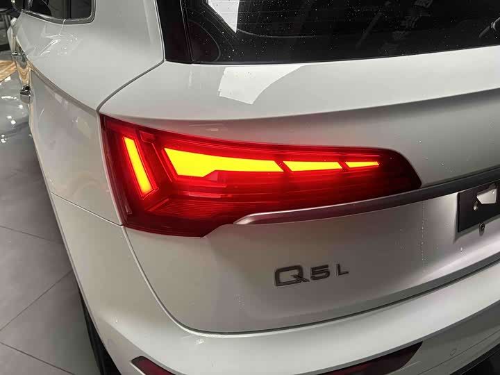 Фото 4 - Audi Q5L