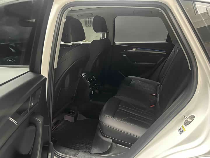 Фото 8 - Audi Q5L