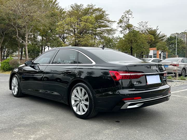 Фото 7 - Audi A6L