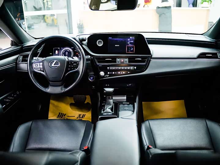 Фото 5 - Lexus ES