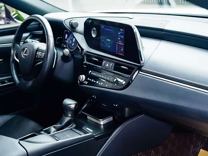 Фото 7 - Lexus ES