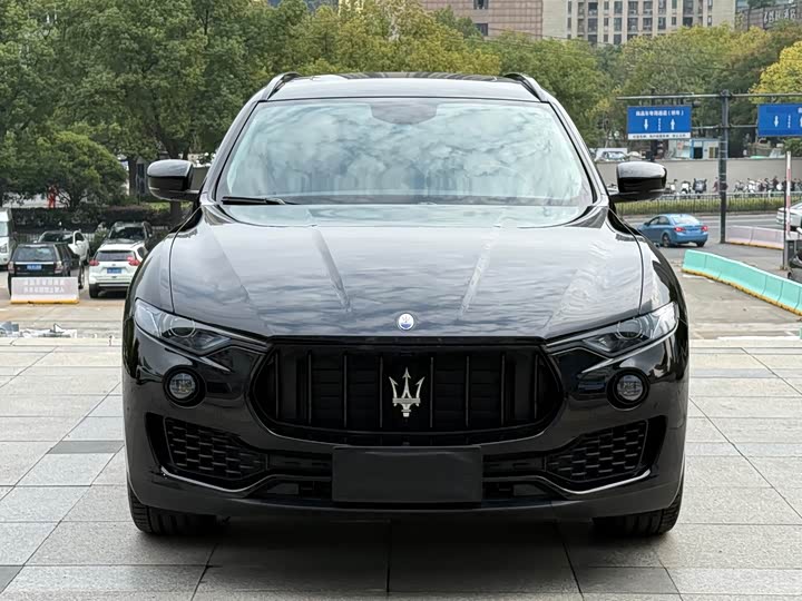Фото 2 - Maserati Levante