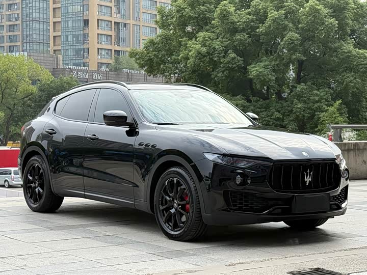 Фото 3 - Maserati Levante