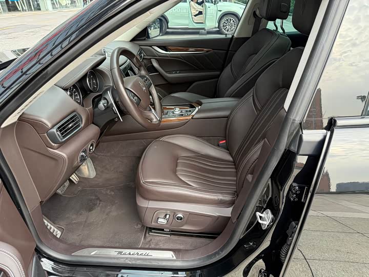 Фото 9 - Maserati Levante