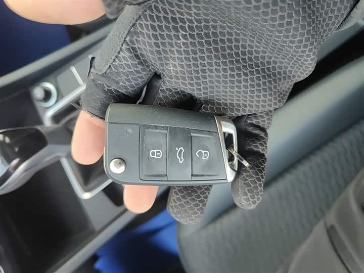 Фото 9 - Volkswagen Sagitar L