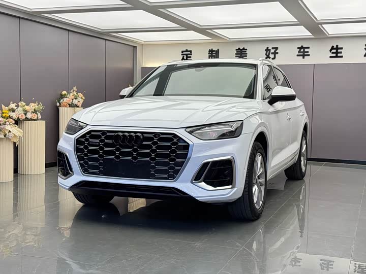 Фото 1 - Audi Q5L