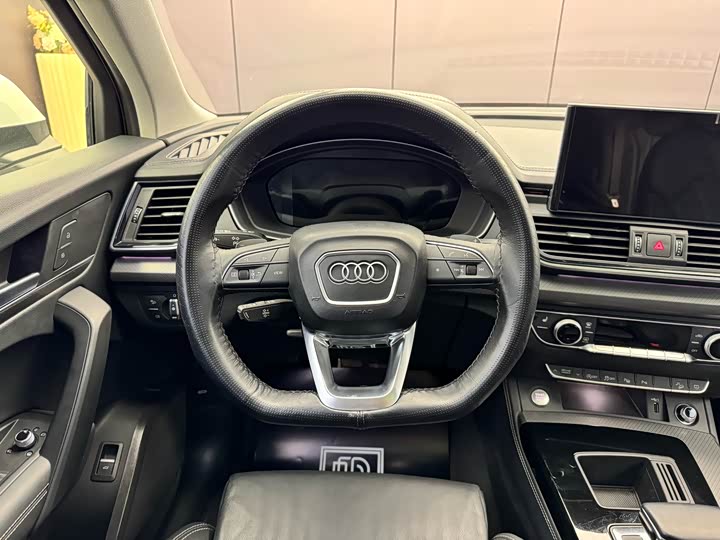 Фото 6 - Audi Q5L
