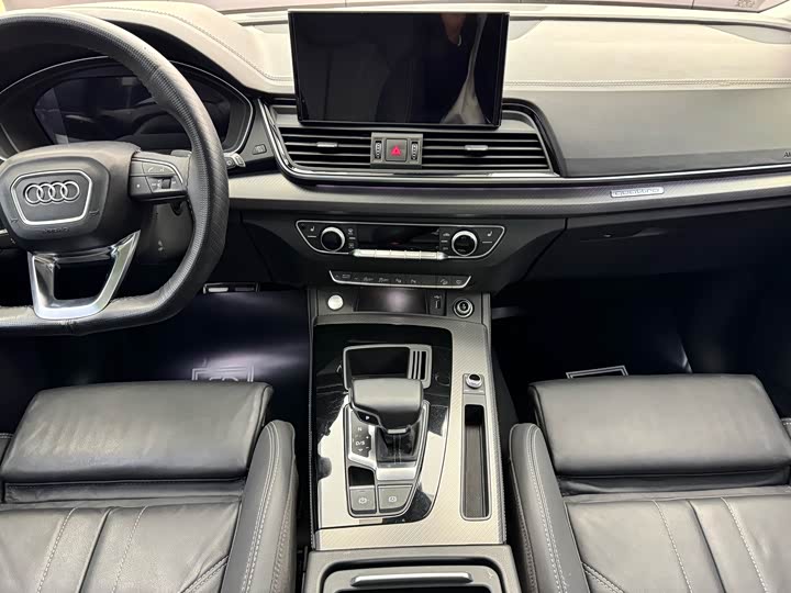 Фото 7 - Audi Q5L