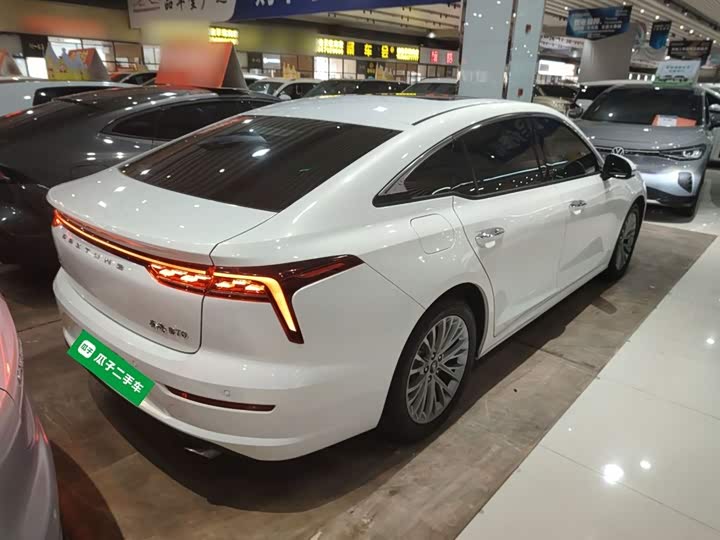 Фото 7 - Bestune B70