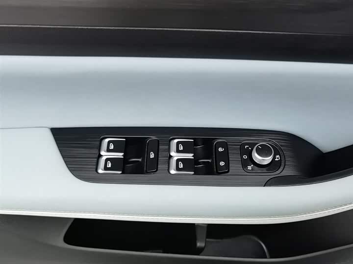 Фото 9 - Geely Emgrand GS