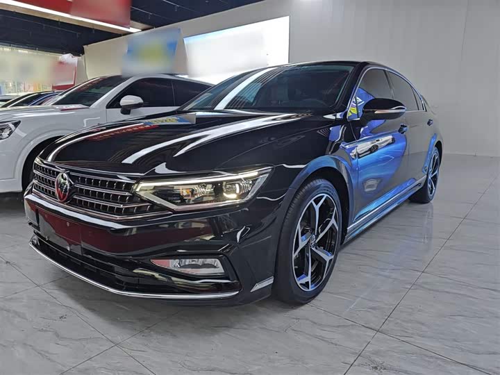 Фото 2 - Volkswagen Magotan