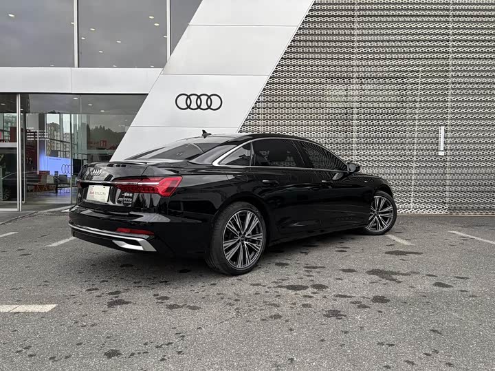 Фото 4 - Audi A6L