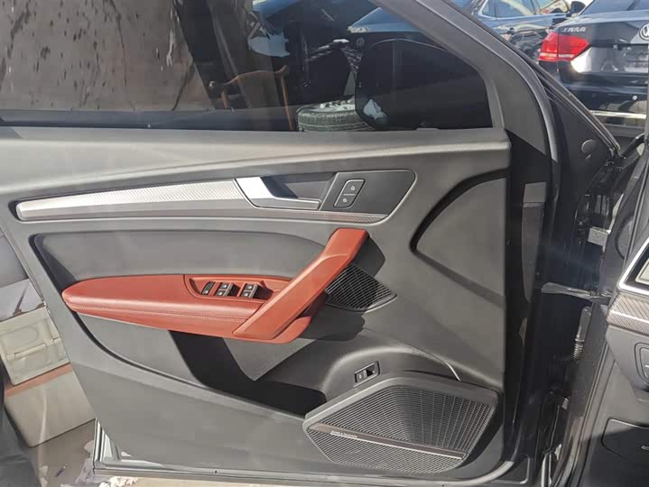 Фото 7 - Audi Q5L