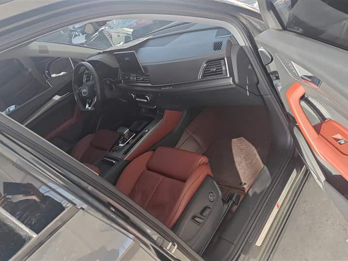 Фото 8 - Audi Q5L