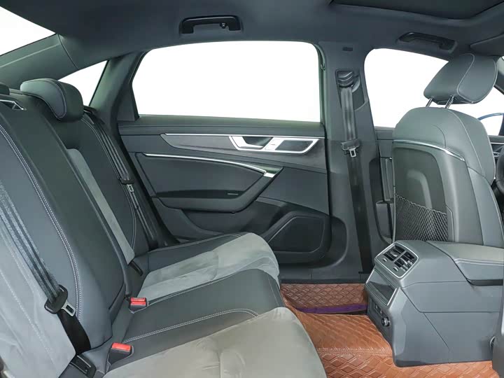 Фото 8 - Audi A6L