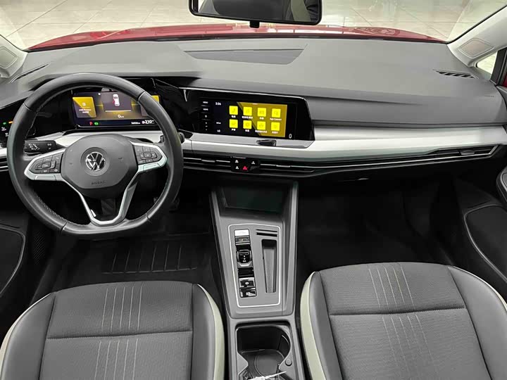 Фото 2 - Volkswagen Golf