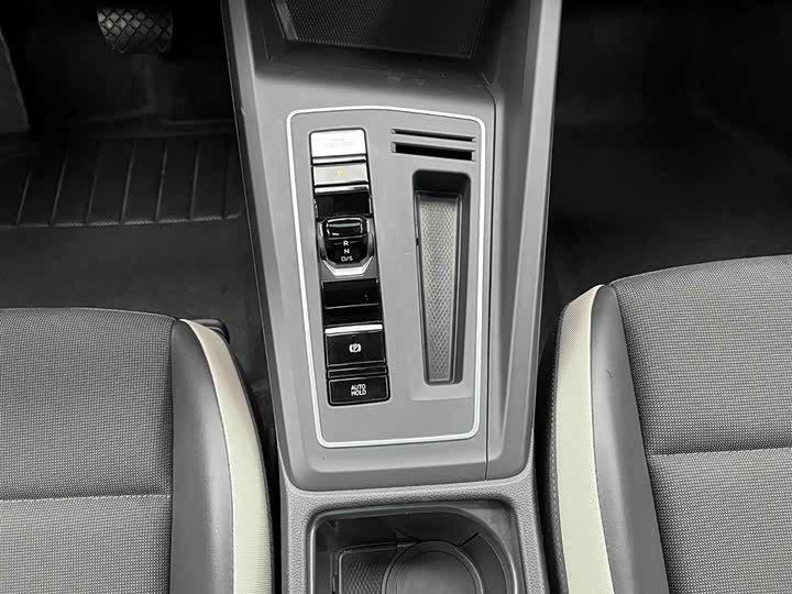 Фото 5 - Volkswagen Golf