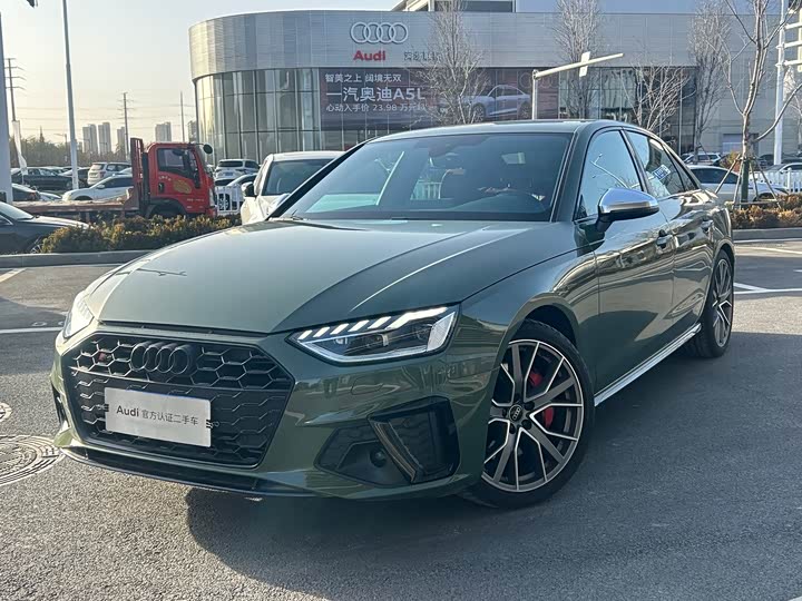 Фото 1 - Audi S4