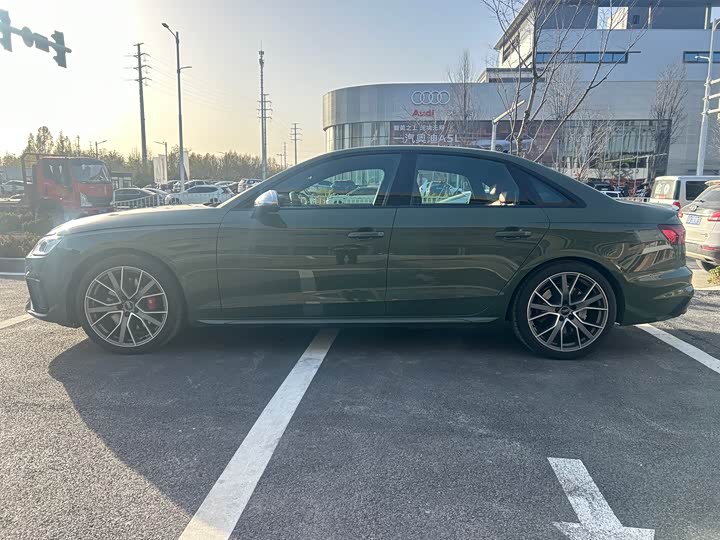 Фото 2 - Audi S4