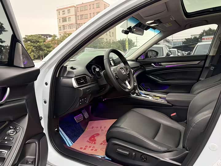 Фото 4 - Honda Accord