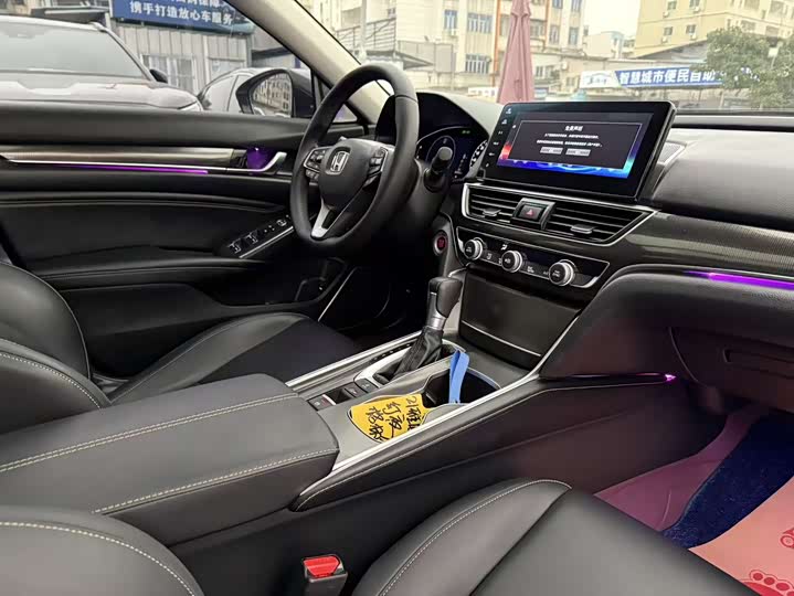 Фото 8 - Honda Accord