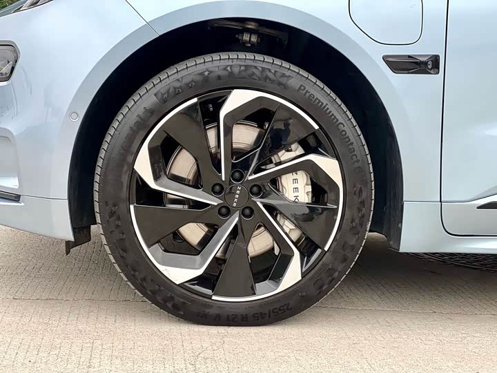 Фото 4 - Zeekr 001